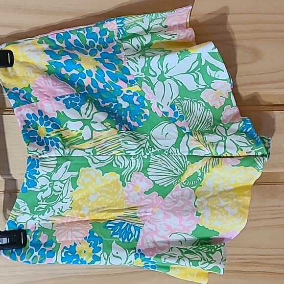 Lilly Pulitzer rayon shorts - Picture 3 of 6